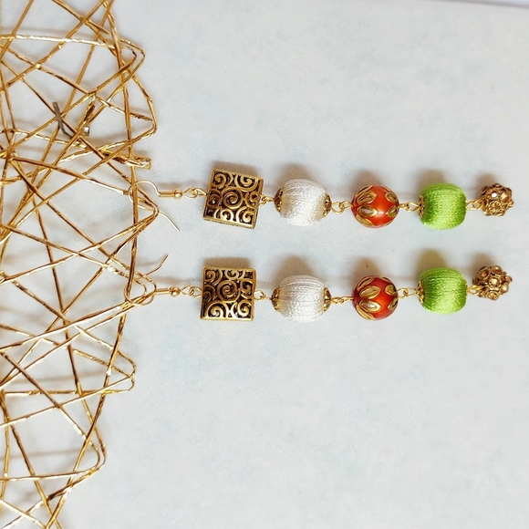 Pastel color dangling earrings - Picture 5 of 5